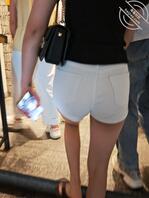 弹弹的屁股，真想揉捏0