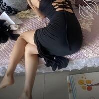 借住在朋友家，喝了酒把朋友的老妈强上，不顾她的反抗还内射了进去……0