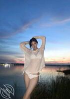 美女2