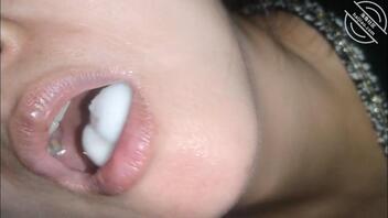 【原创】和小姨子户外带着按摩棒散步,最终口爆2