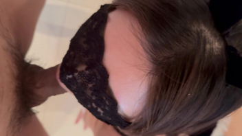 国庆之际母狗吃肉棒