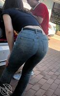 街上遇到的性感少妇，牛仔裤翘臀0