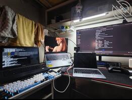 8 晚上抱着妈妈睡，不停的勾引她，最后在妈妈的花园里挖吖挖吖挖0