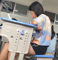 偷拍齐逼超短裤女大2