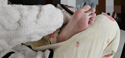 偷拍姐姐的白袜脚