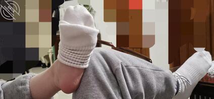 偷拍姐姐的白袜脚1