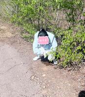 老婆的日常-清明春游路边尿尿2