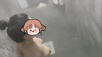 偷拍豪乳姐姐洗澡(1)1