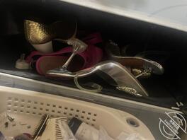 时隔2天,又忍不住去骚熟女领导办公室玩丝袜高跟鞋,射进高跟鞋里把精液抹匀0