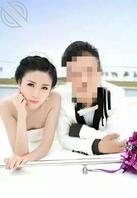 铁岭人妻，妓欣曝光-潜入新房在婚纱照下，偷拍露逼新娘1