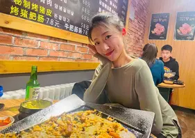 长春电影学院校花薛佳欣的恋爱实录突然刷屏，这波“高质量福利”直接把全网吃瓜群众看呆——男友视角下的甜蜜暴击，学生情侣的日常竟比偶像剧还带感？0