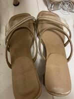 门没关紧主人在客厅刷视频直接进去拿走一次性拿个够 先打那双呢有没有想要的2