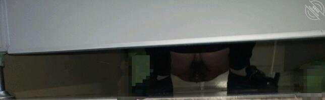 姨洗澡,被发现了1