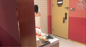 我和亲妹16 昨晚接到妹妹没回家,直奔情趣酒店开干,射了她一身!1