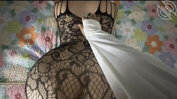 【原创5-视频帖】骚屁股丈母娘主动勾引我,穿连体蕾丝被我疯狂后入骚爆了1