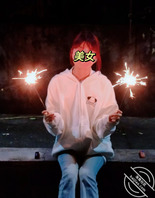 偷拍小表妹在床上瞬间，我在窗外看的我心痒痒，翻个身把我吓得魂都没了2