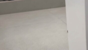 厕拍医院护工，人老了b就是有味道，