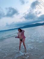 高挑美女多个场合露出0