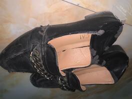 扫楼偷拍三双原味鞋（6）2