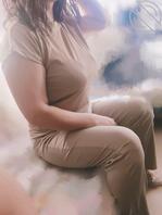 想操丈母娘4 抓起丈母娘大奶子就开揉,被她删了一巴掌更兴奋了0