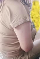 想操丈母娘4 抓起丈母娘大奶子就开揉,被她删了一巴掌更兴奋了1