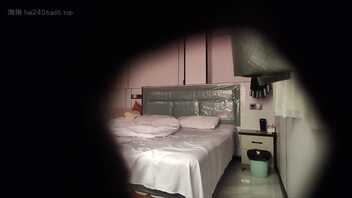 （十五）真实原创 外卖小哥恋母记 烫烫的精液射在老妈的肚皮上