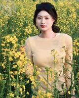 我的女人 公认的公交车 谁都可以玩弄 大家都来玩弄她操她屁眼逼逼2