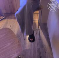 厕拍T模朋友上厕所 大长腿比我命还长