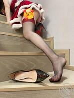 携手女儿一起祝大家圣诞元旦双旦快乐！1