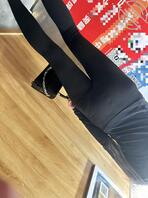 电梯里偷拍瑜伽裤美女、要是能顶上去多完美2