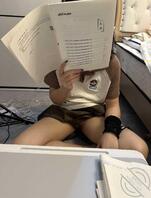 女儿马上考试了每天都复习到很晚，老父亲只能帮忙缓解下压力2