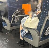 白袜妹妹的短裙黑内