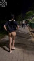 就喜欢把逼露出来---某特露出达人学生linlin大胆人后追着路人玩露出0