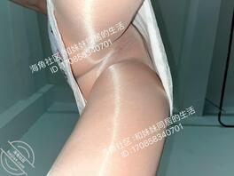 原创大学妹妹同居系列…96妹妹穿碎花裙露出,可惜人多,不然直接在车库野战0