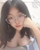  浙江在校女大学生私拍流出 粉嫩骚逼超诱惑 奶子发育极品 宿舍床上肆意自