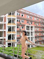 操不到女神就给女神脱衣0