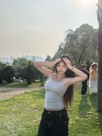 同校的美女，反差十足1