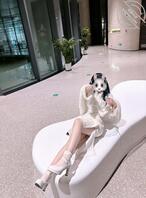 原创抄底 抄底白色旗袍大长腿0