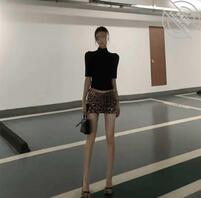 （原创68）野性美，咱丽丽的豹纹超短裙。0