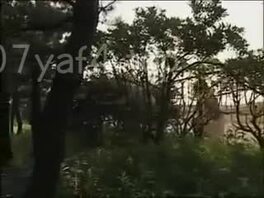 【日本AV】户外人妻偷情