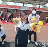 曝光18岁女高张嘉睿，骚逼母狗求被操1