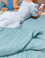 11. 爸妈在客厅,我和姐姐互相偷偷抚摸对方1