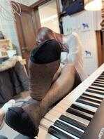 别骂我丝袜婊 我只想学好钢琴 弹不好被翘着丝脚扣骚逼 “爸爸们别这样”2