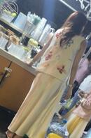 穿着丁字裤的美女很有爱心  超反差0