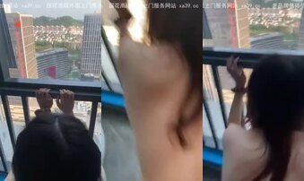 &ldquo;对面会看到的&rdquo;落地窗操反差女神