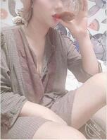 5 长腿表妹感冒,趁机把精子射入感冒药,亲手喂表妹喝下。1