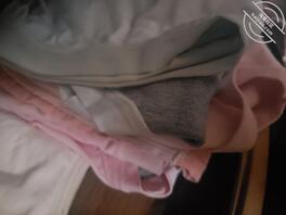 兄弟们到家了，家里就我跟我妈俩人1