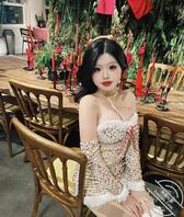 女友好奇大晚上穿成这样出门 会不会有危险