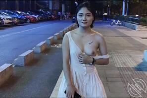 【骚逼通鉴054】湘A少妇街头露出，淫欲外泄胆大包天，眼中尽是满满的欣赏2