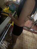 第六贴、家里没空调太热,老妹的穿着着实给我惊到了。1